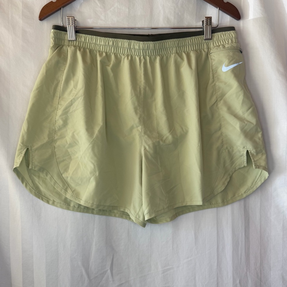 Nike Dri-Fit Tempo Luxe 4" Inseam Running Shorts Womens Large Green Lined